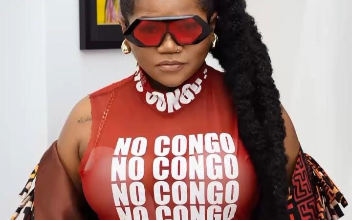 Busiswa porte le message “No Congo, No Digital” : un clin d’œil fort à la RDC.