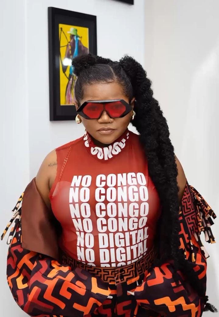 Busiswa porte le message “No Congo, No Digital” : un clin d’œil fort à la RDC.