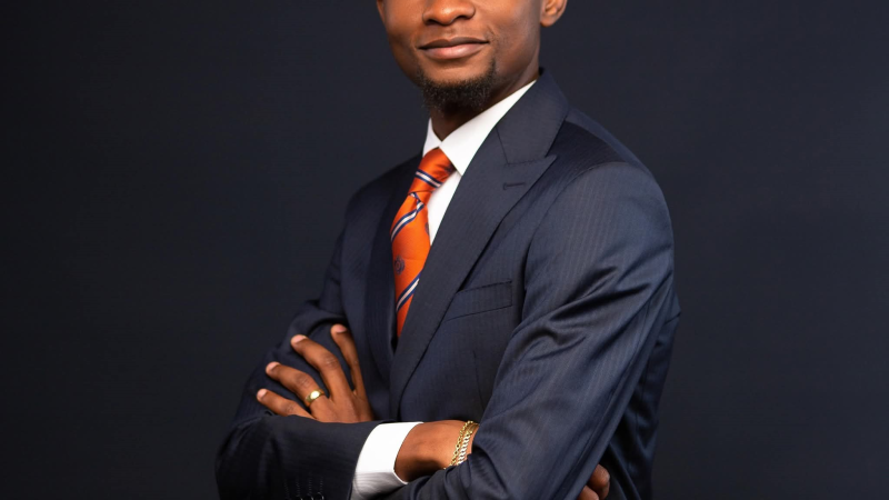 Michael Tshibwid, l’architecte discret d’une jeunesse en mouvement.